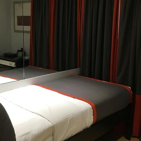 Avant Serviced Suites - Personal Concierge Манила Экстерьер фото