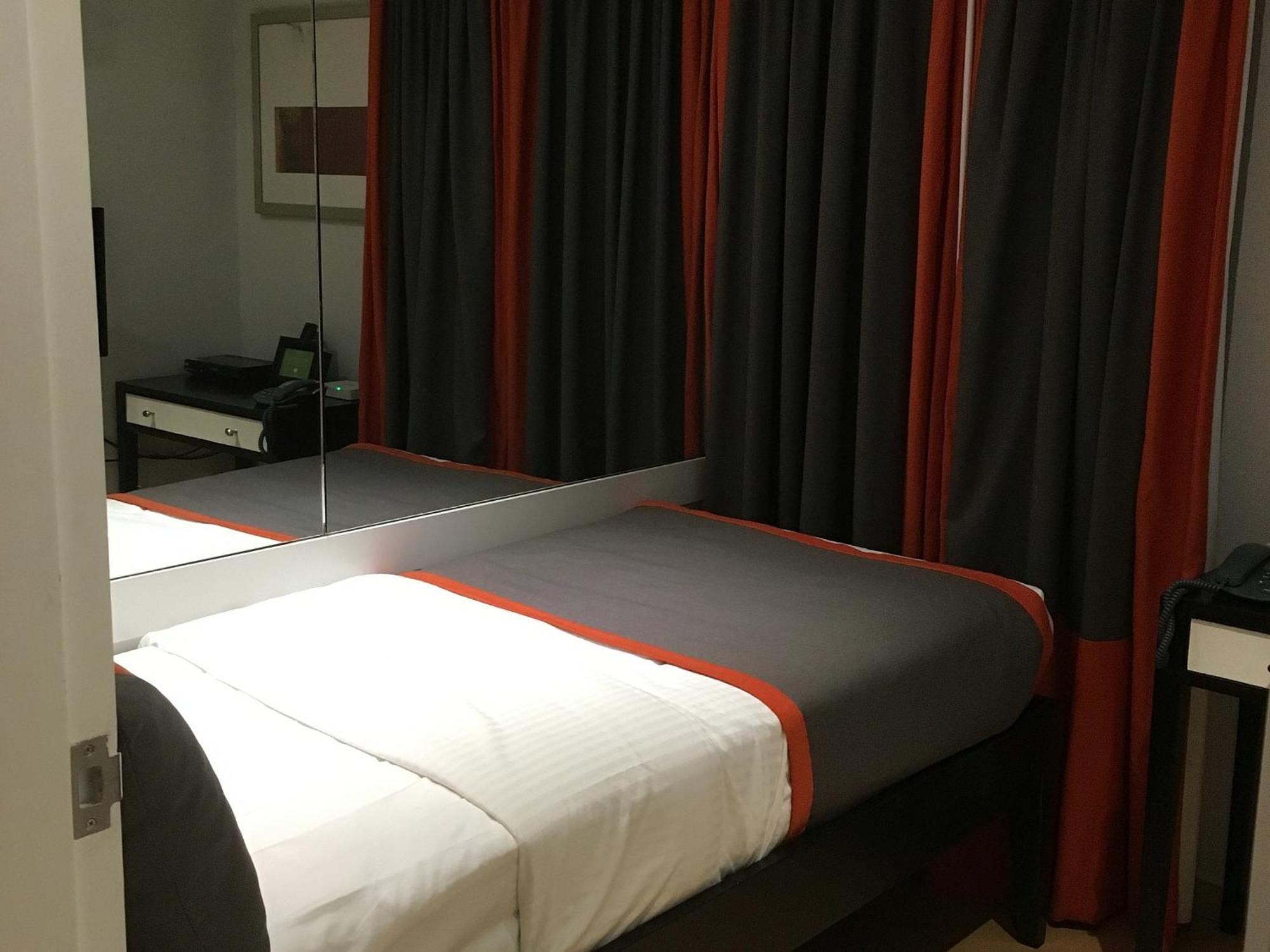Avant Serviced Suites - Personal Concierge Манила Экстерьер фото
