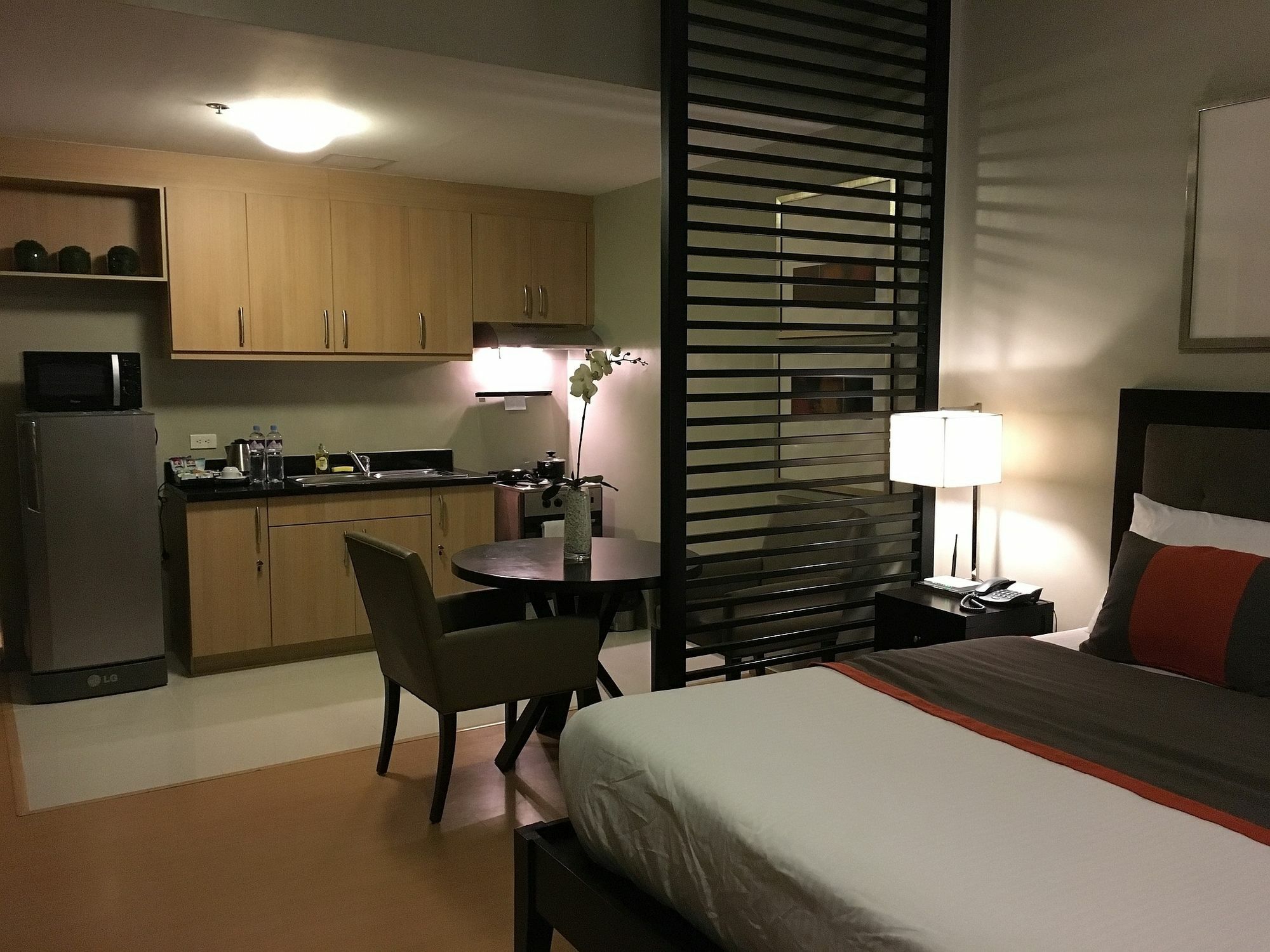 Avant Serviced Suites - Personal Concierge Манила Экстерьер фото